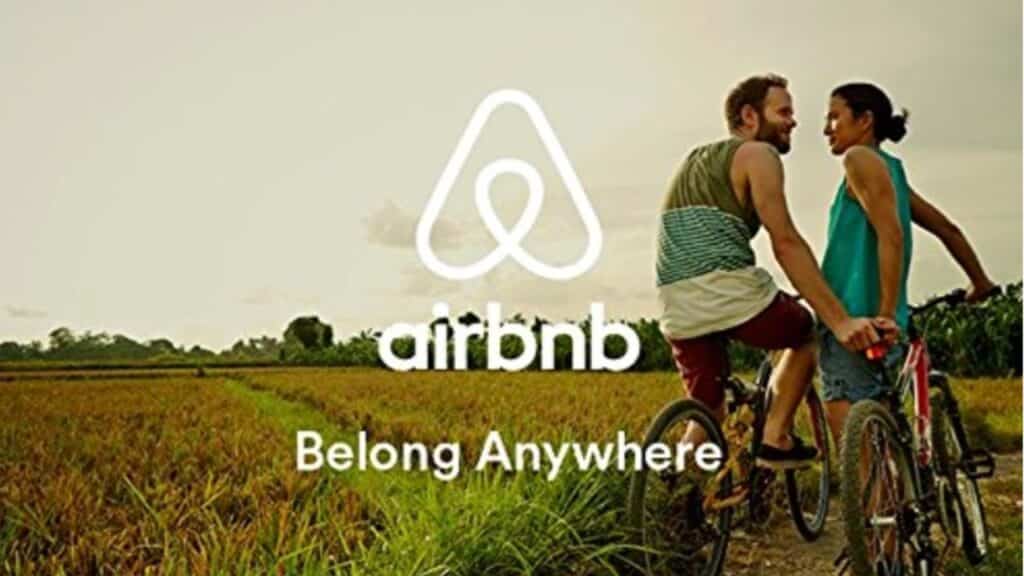 Mann und Frau auf einem Fahrrad -Emotionales Marketing AirBnB