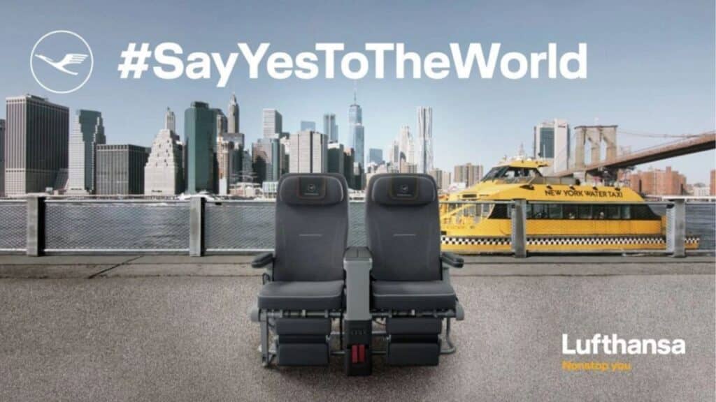 two chairs in front of a city skyline-Emotionales Marketing Lufthansa